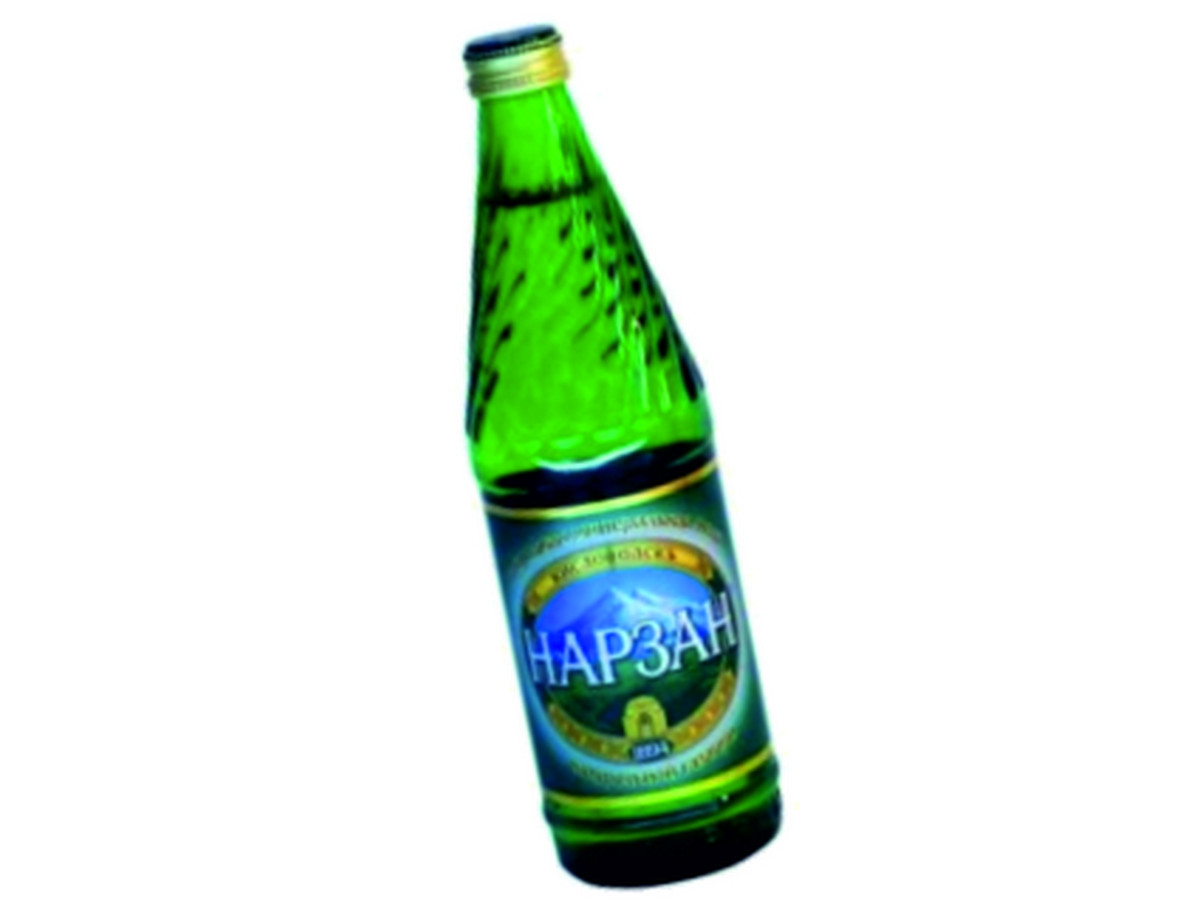 Acqua minerale “Narzan” naturale gassata