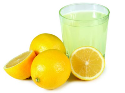 Succo di limone fresco