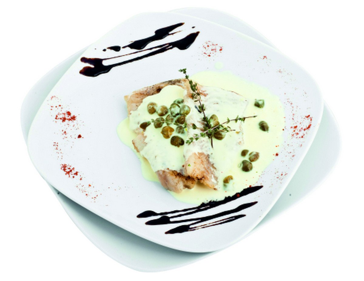 Grilled pikeperch with cream sauce and capers